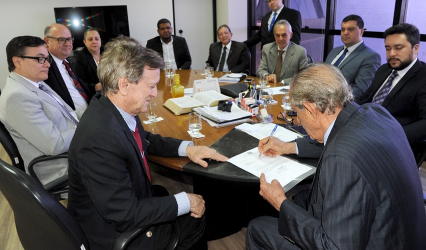 Prefeito de Goiânia, Iris Rezende, assinou parceria com o TJ-GO para o evento