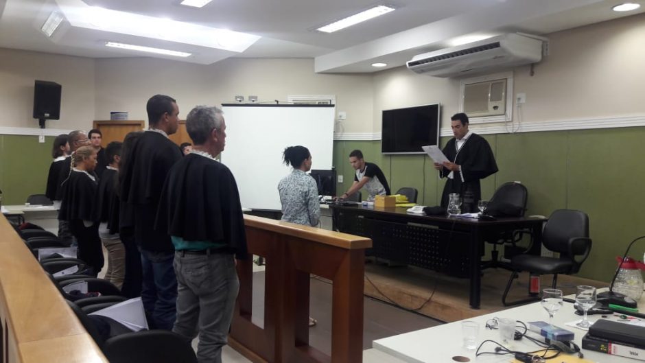 Mulher é absolvida após matar ex-namorado a facadas em Águas Lindas de Goiás