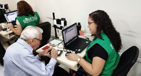 Eleitores com mais de 70 anos precisam fazer a biometria
