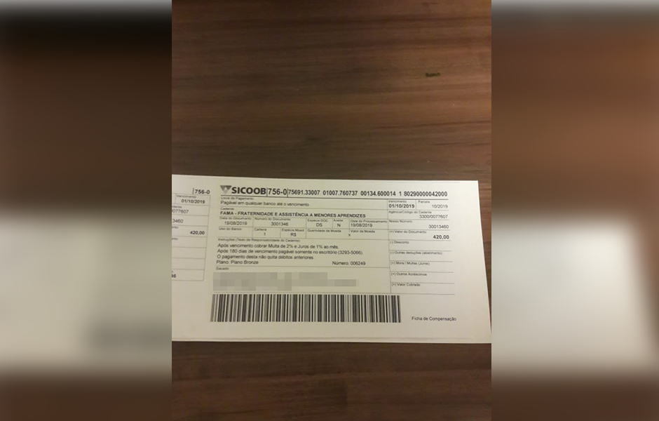 Boleto no valor de R$ 420 foi enviado pelo correio. (Foto: Reprodução / Leitor Mais Goiás)