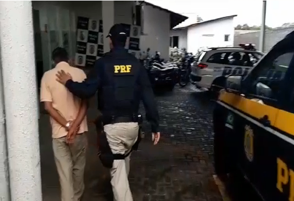 Motorista de aplicativo foi preso na BR-060 por embriaguez