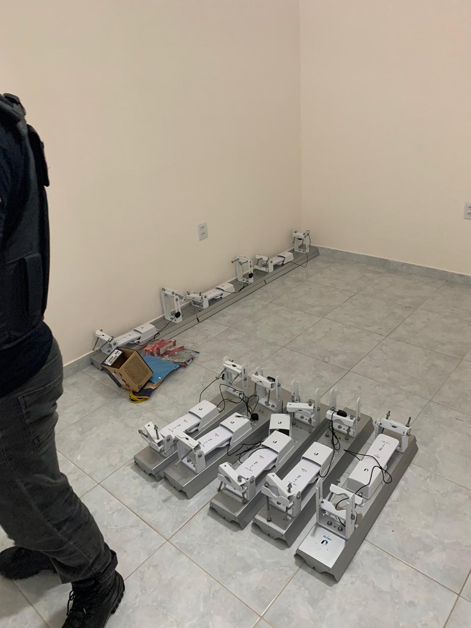 Dispositivos utilizados na difusão dos sinais clandestinos