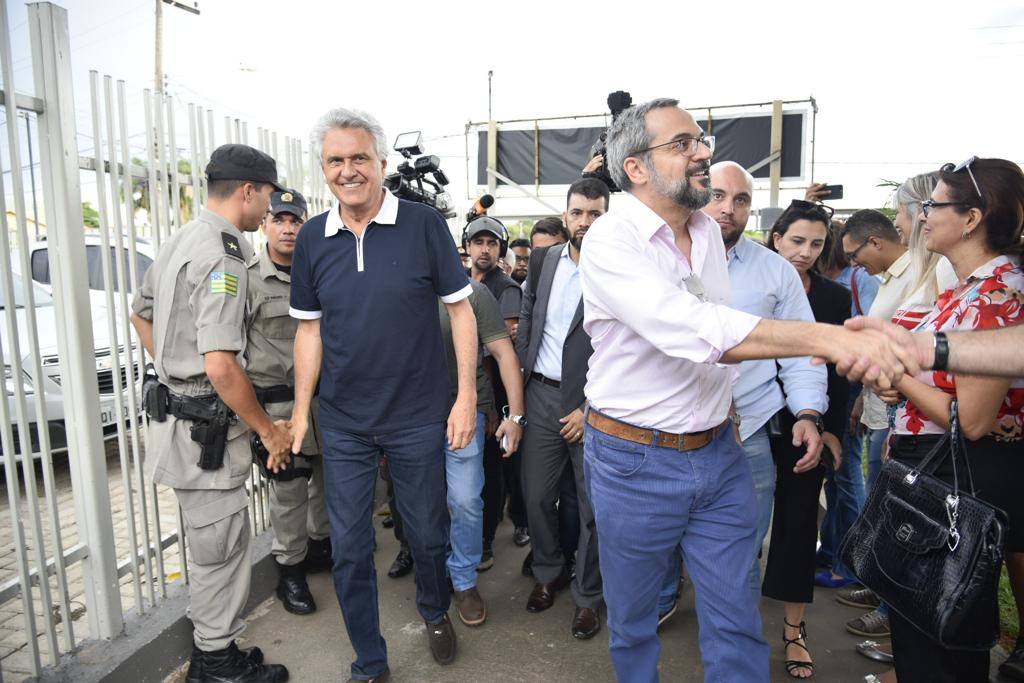 Ministro ignora envio de documentos errados e diz que Enem “não teve nenhum problema”