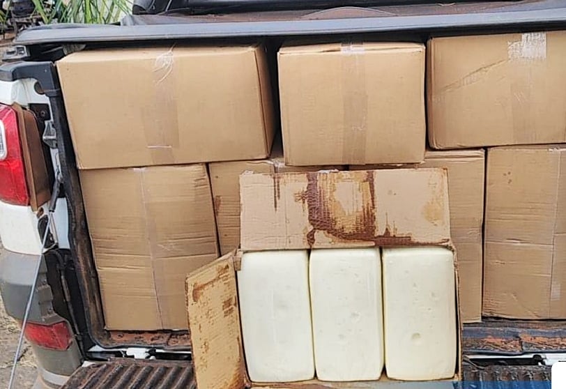 Carga de queijo foi apreendida durante abordagem de rotina, na GO 154 (Foto: Divulgação / PM)