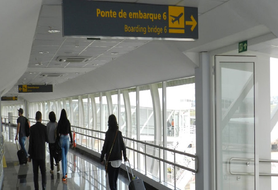 230 brasileiros estão retidos na África do Sul após descoberta da variante ômicron do coronavírus