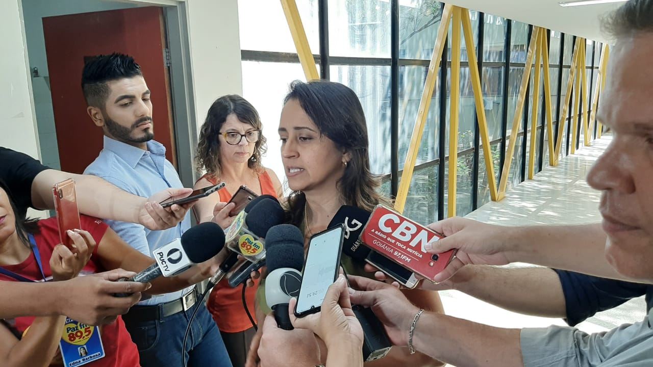 É preciso regularidade do Ministério da Saúde para vacinação até setembro, diz Flúvia
