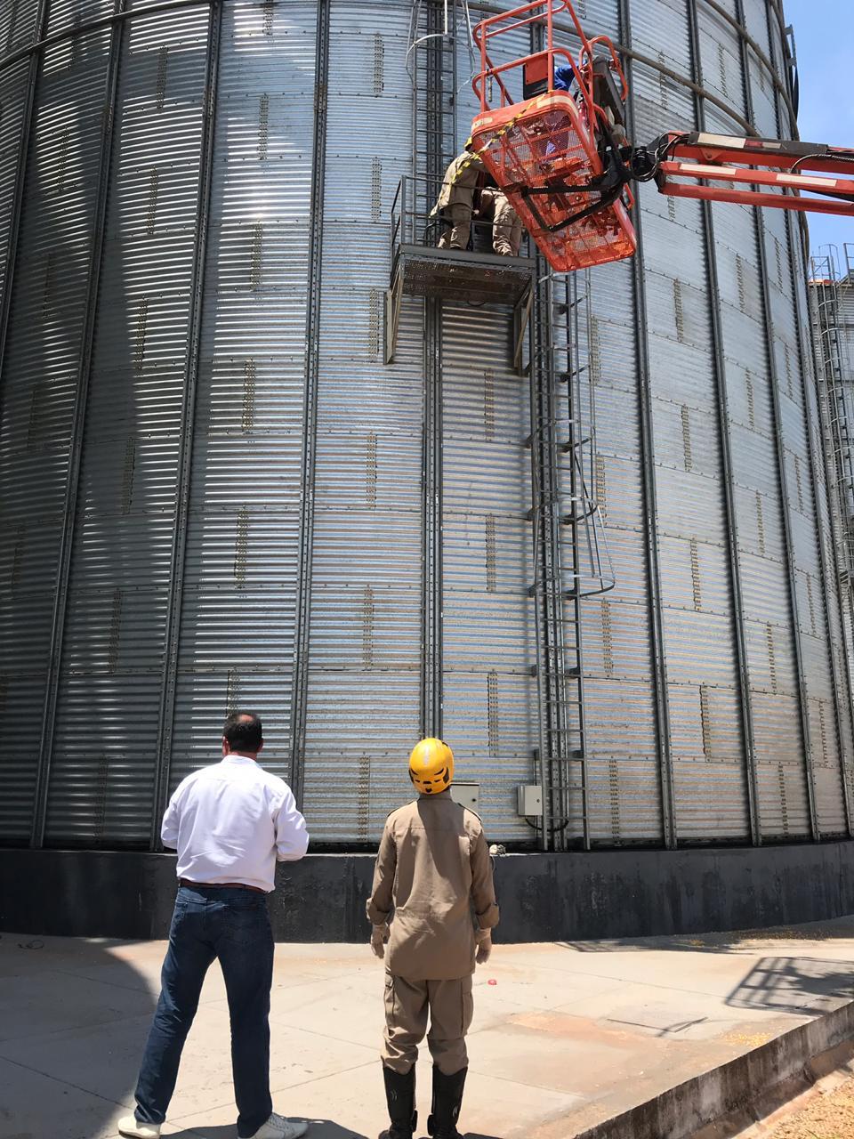 Homem morre soterrado em silo, em Goianira