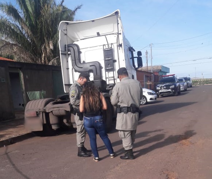 Mulher é encontrada morta embaixo de caminhão, em Anápolis