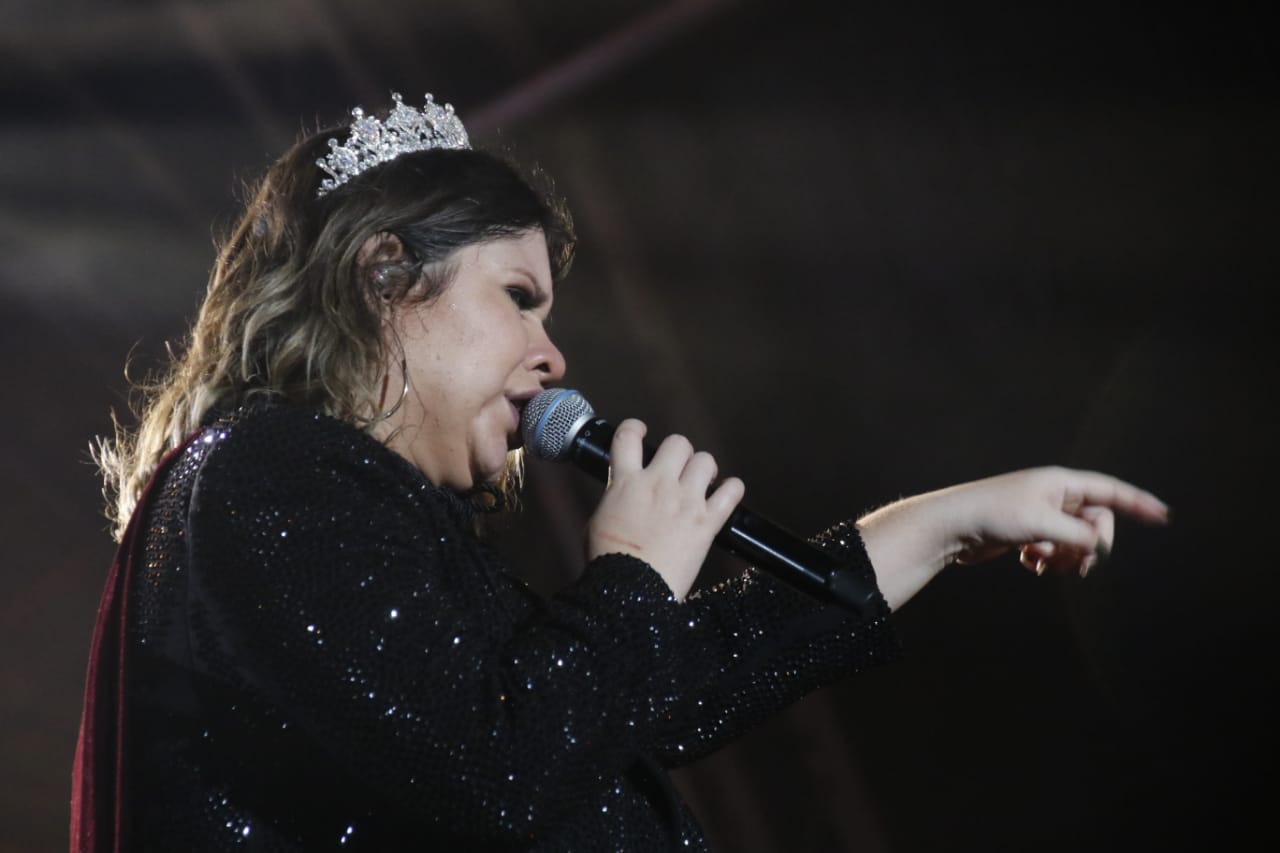 Marília Mendonça é coroada como rainha do Caldas Country Show (Foto: Rosa Marcondes)