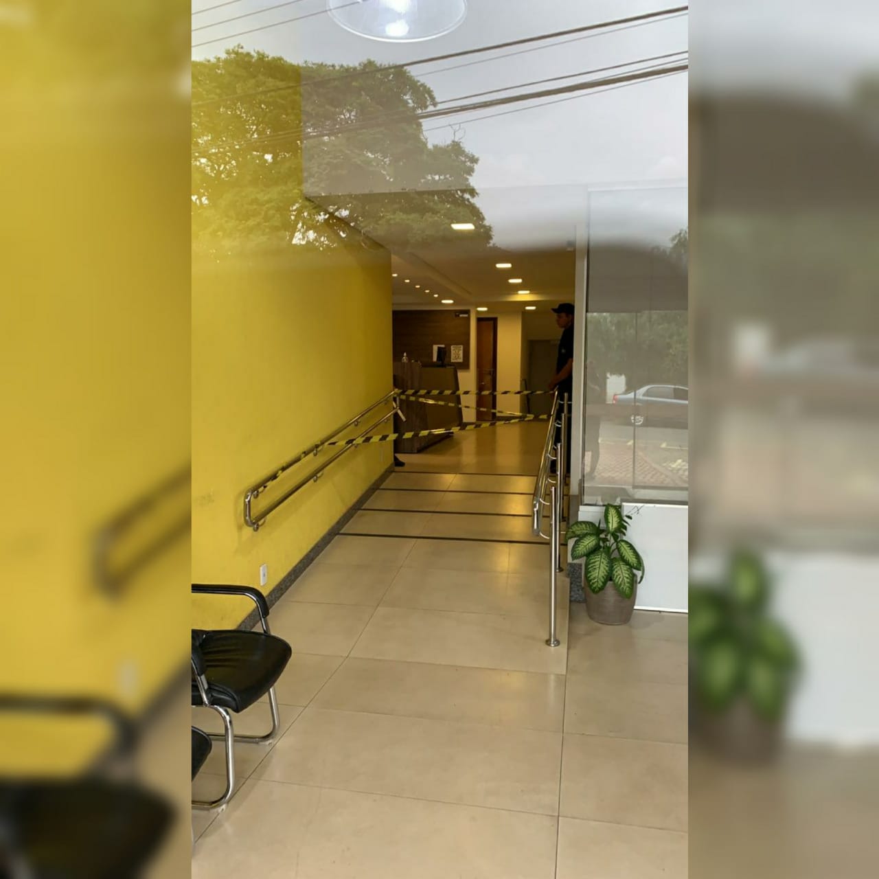 Uma academia de Goiânia fechou as portas e deixou funcionários e alunos prejudicados e indignados com a situação. Espaço ficará fechado por 90 dias. (Foto: Leitor/Mais Goiás)