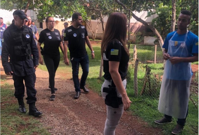 Segundo a polícia, três pessoas relataram casos de maus-tratos na clínica de Aparecida de GOiânia; diretoria e pacientes negam (Foto: divulgação/PC)