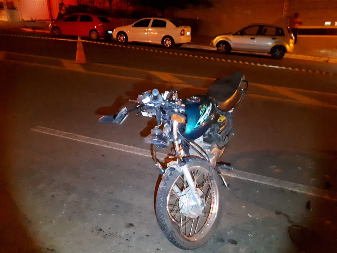 Uma mulher morreu e um homem ficou gravemente ferido após se envolverem em um acidente de moto em Goiânia na madrugada deste domingo (24). (Foto: Divulgação/Dict)