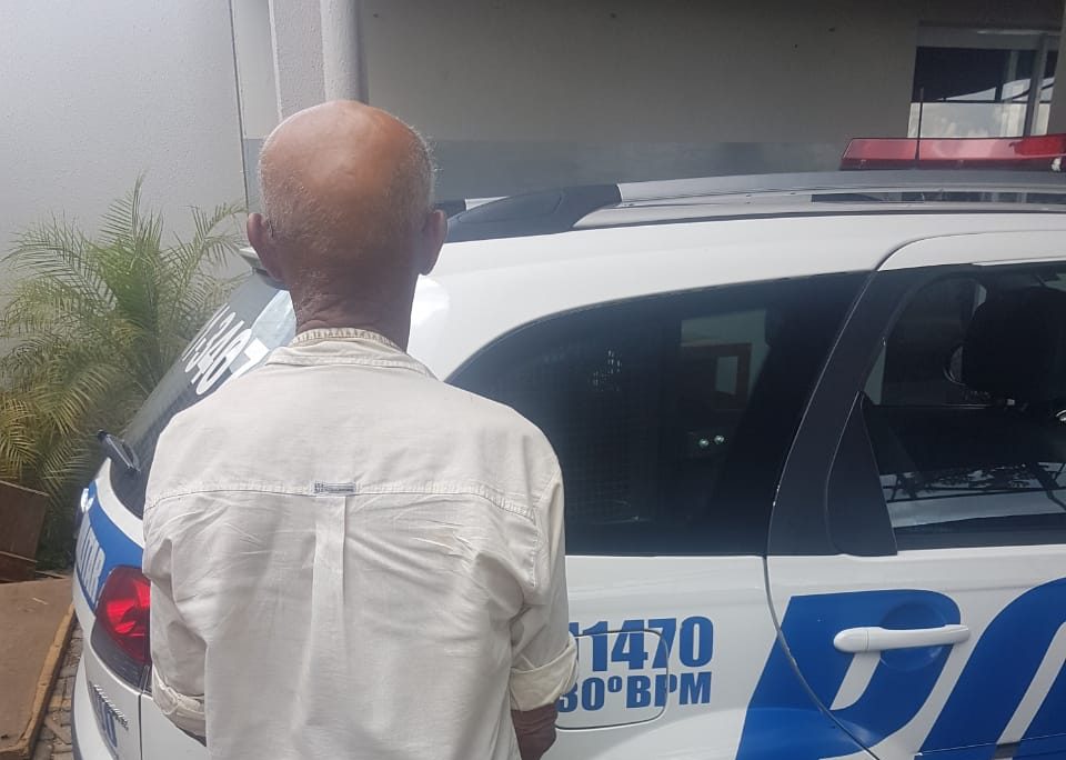 Idoso de 85 anos é preso com oito porções de maconha
