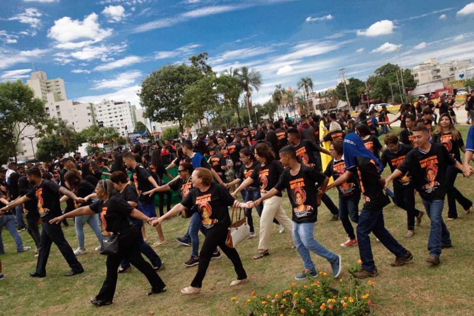 “Abraço Negro” é realizado na Praça do Trabalhador, em Goiânia (Foto: Luiz Augusto)