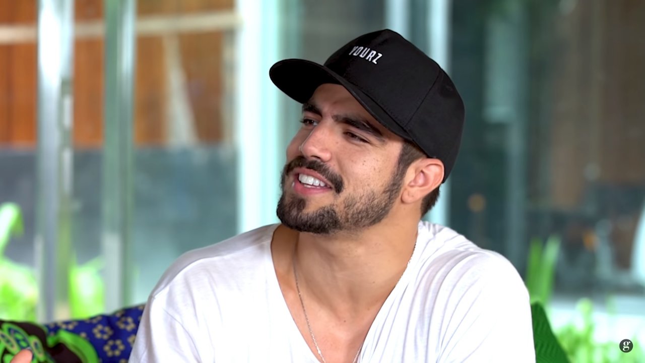 Ator de "Todas as flores" mostrou os longos fios alisados Caio Castro impressiona ao aparecer com os cabelos soltos; fotos