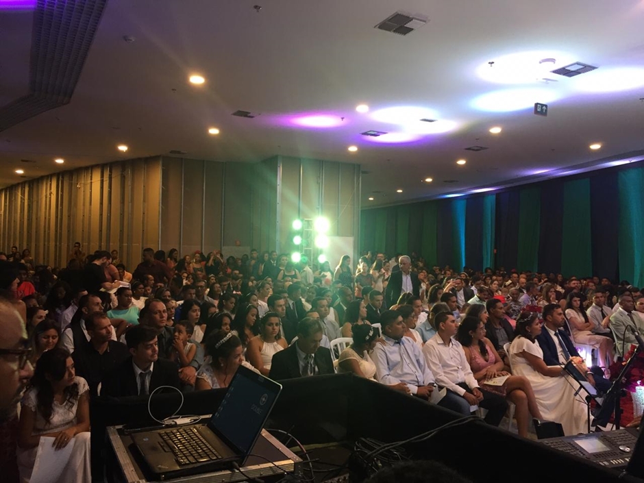 180 casais se casam em Shopping de Aparecida de Goiânia