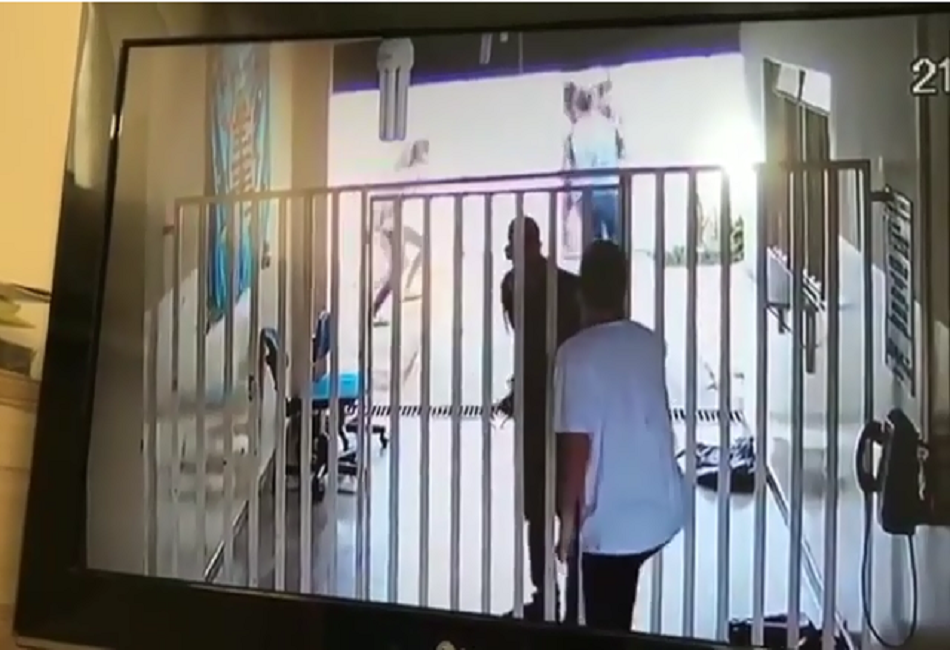 Jovem é esfaqueado em porta de escola em Itapuranga (Foto: Reprodução)