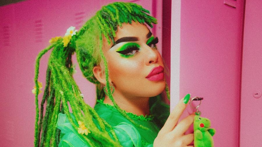 Gloria Groove lança Sedanapo, terceiro clipe do EP visual Alegoria