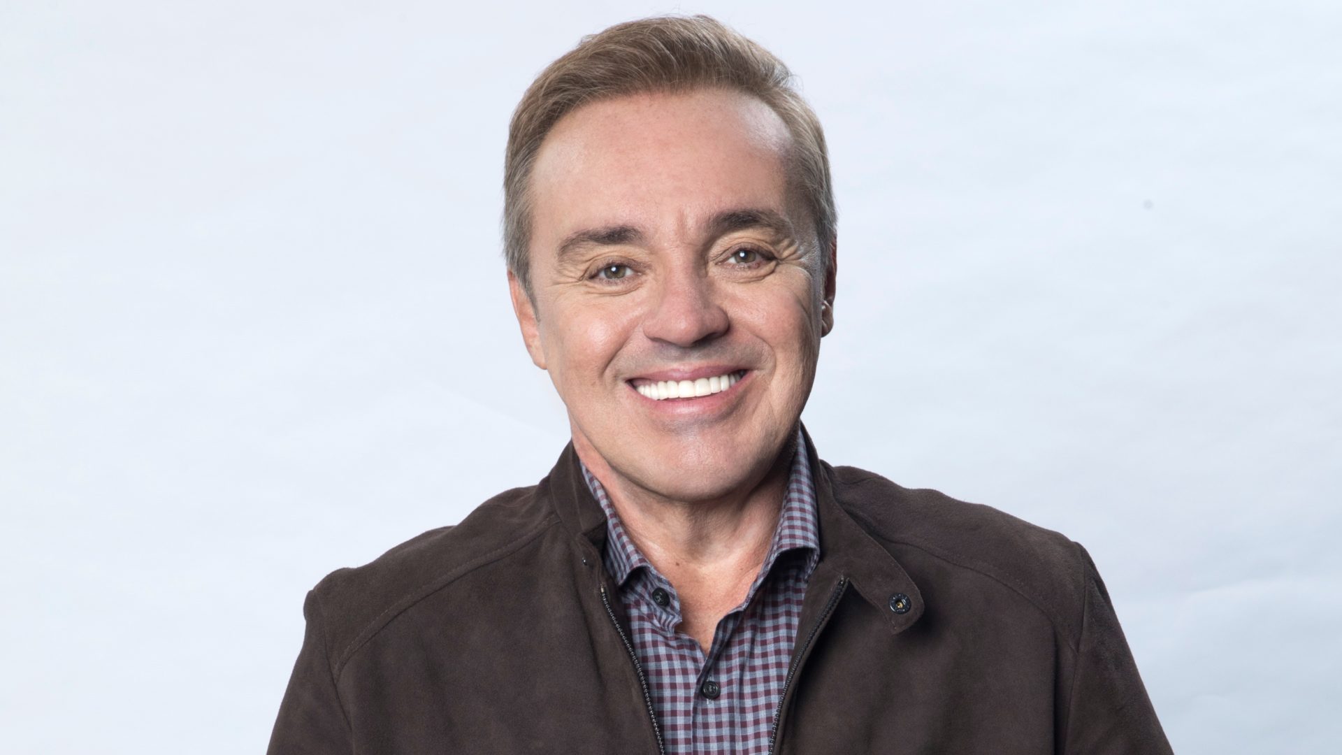 Luciano Huck encerra o Caldeirão com homenagem a Gugu