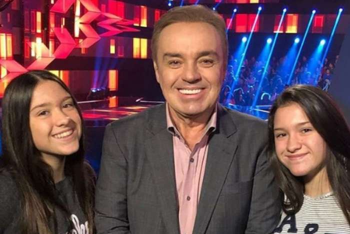 Gugu Liberato e as filhas gêmeas Marina e Sofia, de 15 anos. Além das meninas, apresentador também é pai de João Augusto, de 18 anos