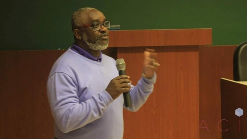 Professor da Unesp sofre racismo e em seguida é esfaqueado, em Bauru