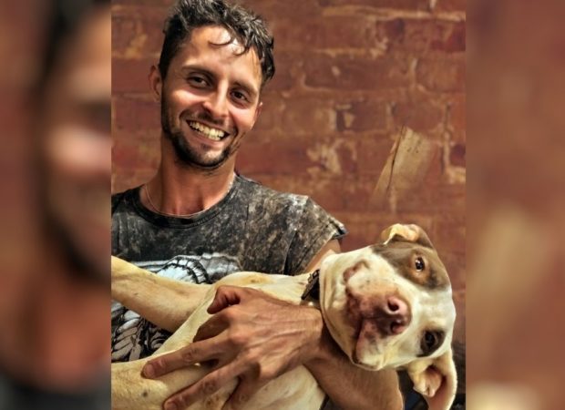 Rapaz que saiu para caçar com dois cães foi encontrado morto com dois disparos de arma de fogo no Rio Meia Ponte Corpo de cachorro também será periciado (Foto: arquivo pessoal)de Luan sera periciado pela policia