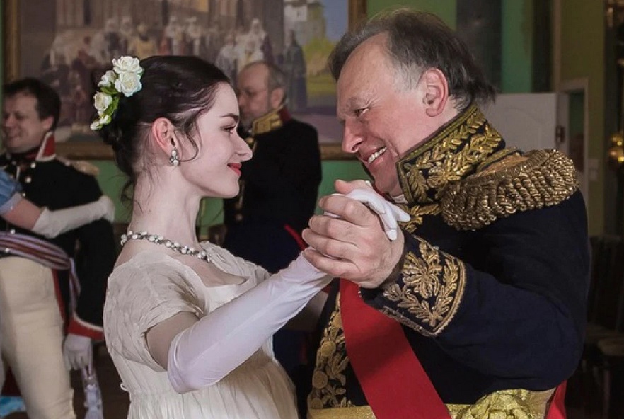 Professor é preso após braços decepados de aluna serem encontrados na mochila dele