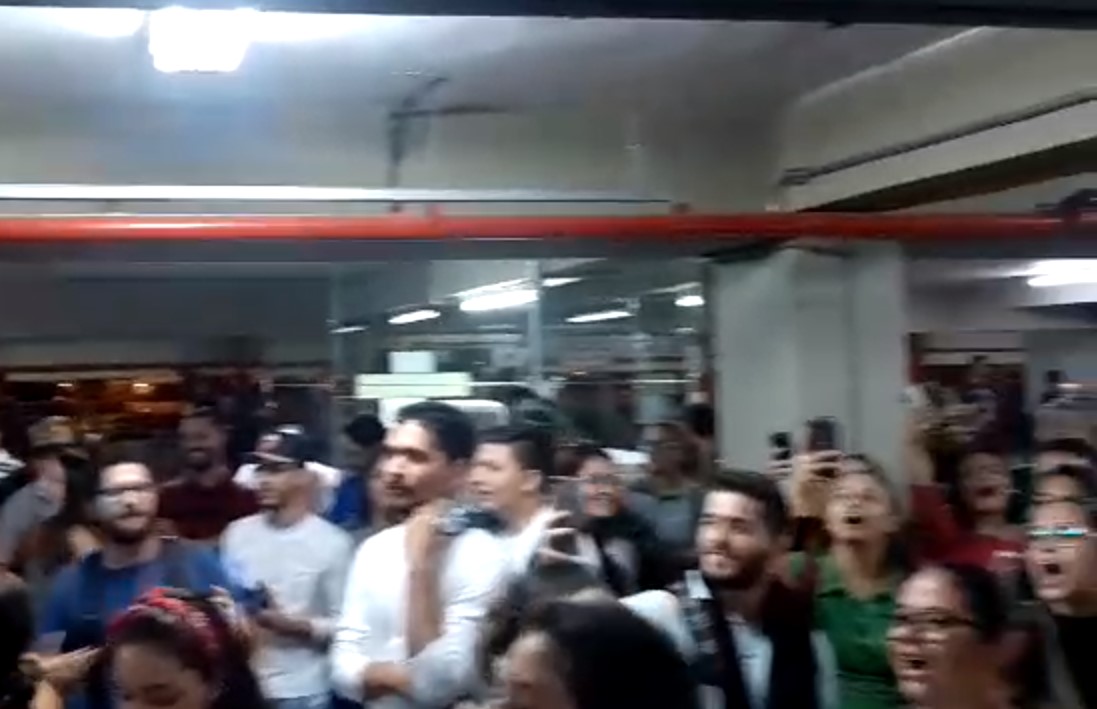 Estudantes da Universidade Anhanguera protestam contra aumento, que segundo eles, não foi comunicado com antecedência e inviabiliza continuidade de muitos deles nos cursos (Foto: Reprodução)