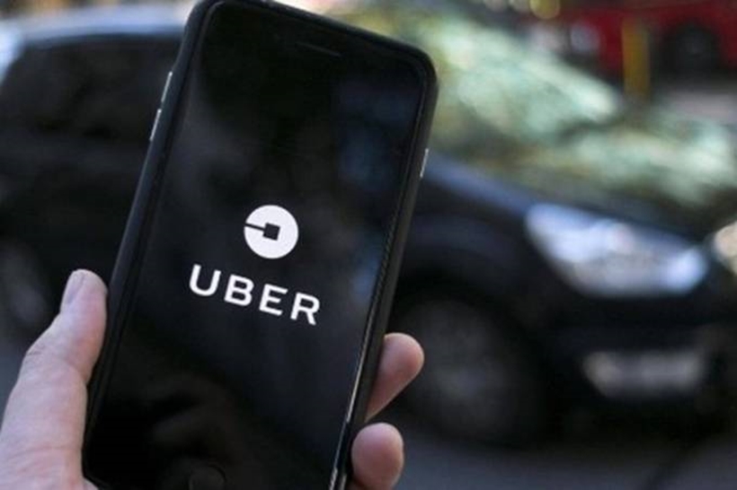 Em decisão inédita, TST diz que motorista não é empregado do Uber