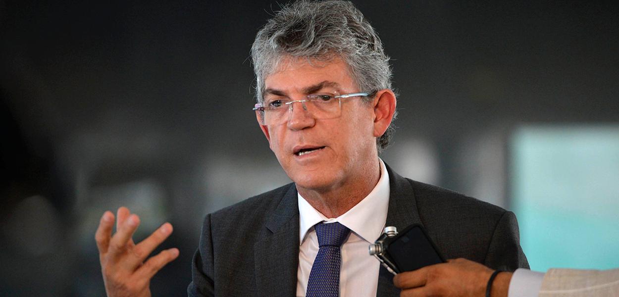 Ex-governador da PB tem prisão preventiva decretada e é considerado foragido