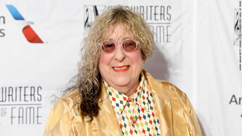 Autora de 'I'll be there for you', música tema de 'Friends', morre aos 72 anos