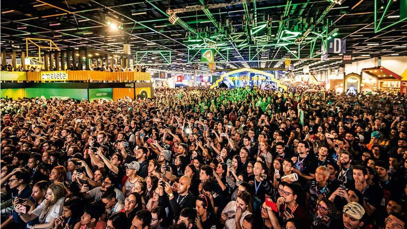 Primeiro dia de Comic Con tem multidão em busca de diversão e visitantes de primeira viagem