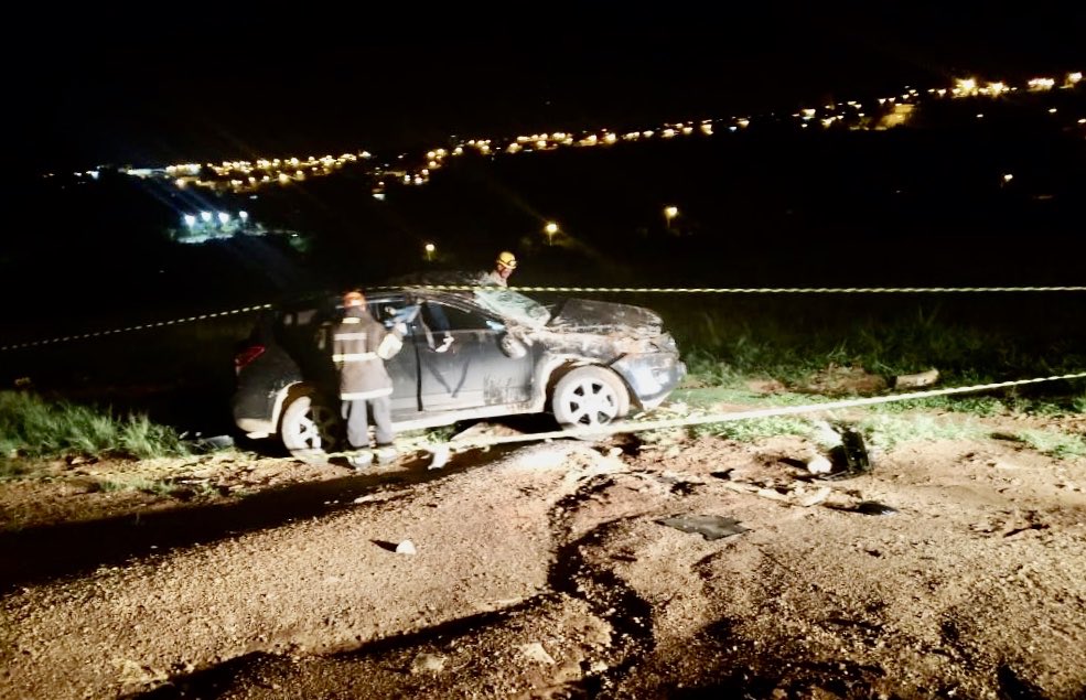 Adolescente fica ferido após ser arremessado para fora de veículo em acidente, em Luziânia