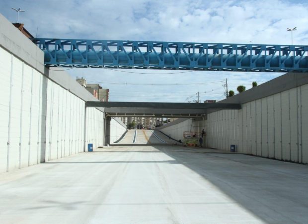 Prefeitura libera tráfego na trincheira da Rua 90