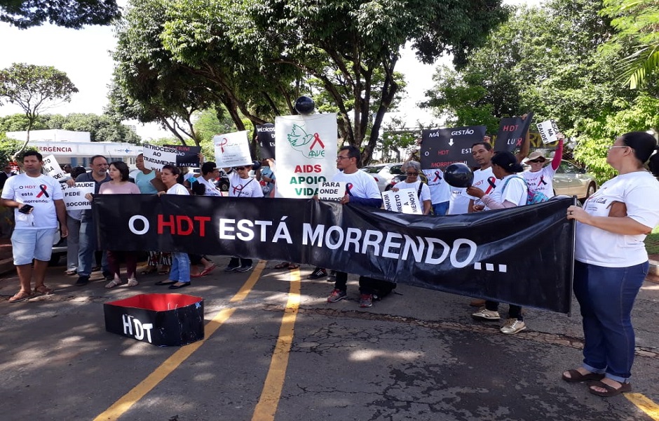 Pacientes protestam por melhor atendimento no HDT