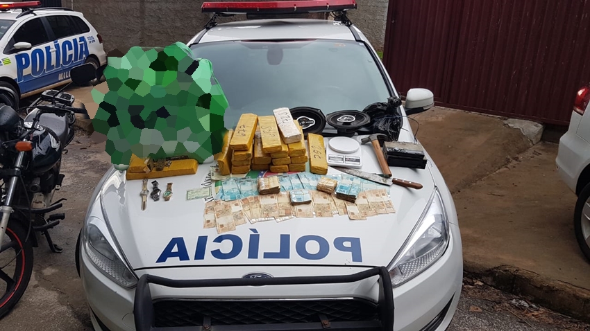 Entregador de comida por aplicativo é preso com drogas, em Aparecida de Goiânia