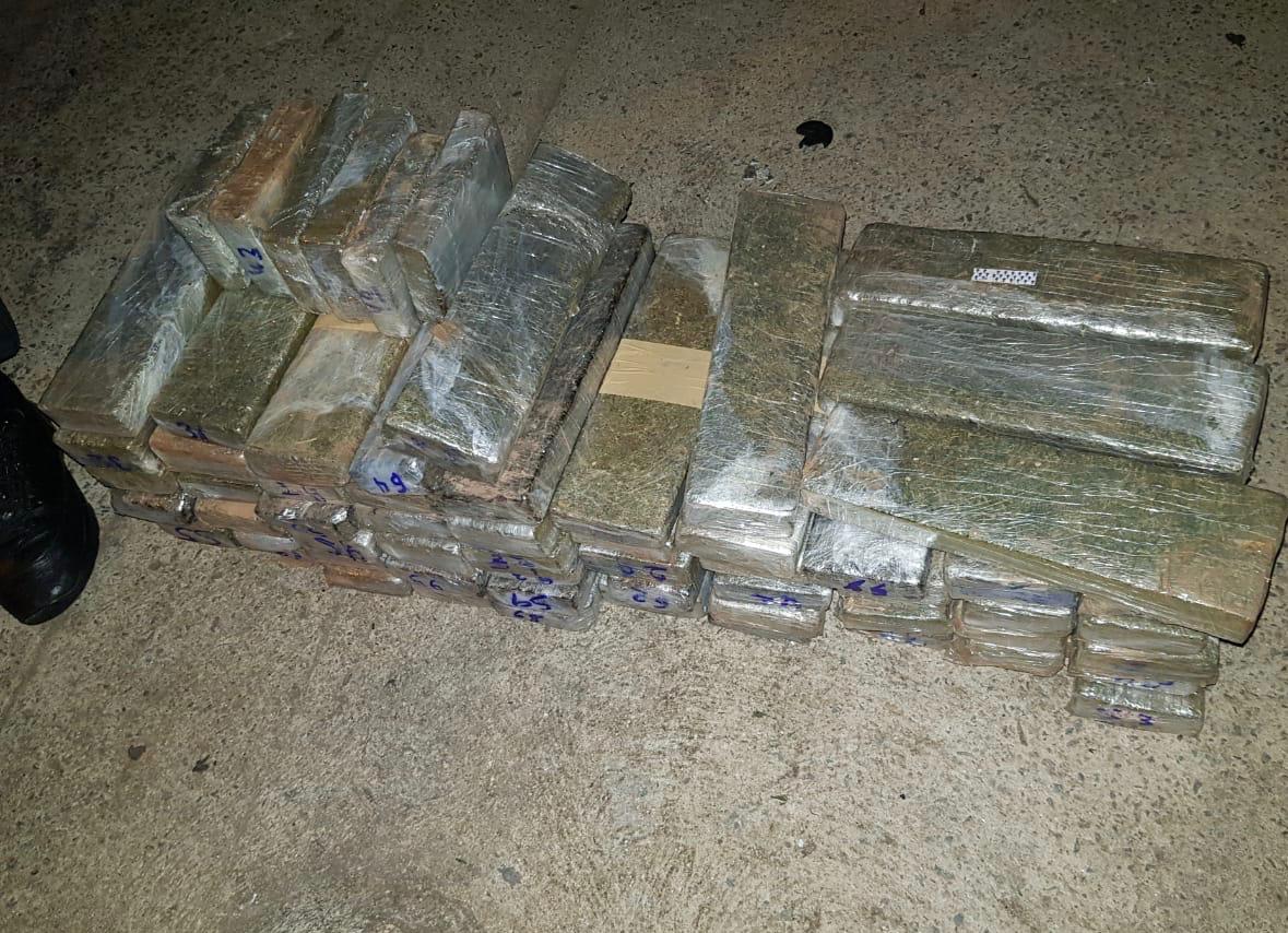 Maconha apreendida na BR-153 (Foto: Reprodução)