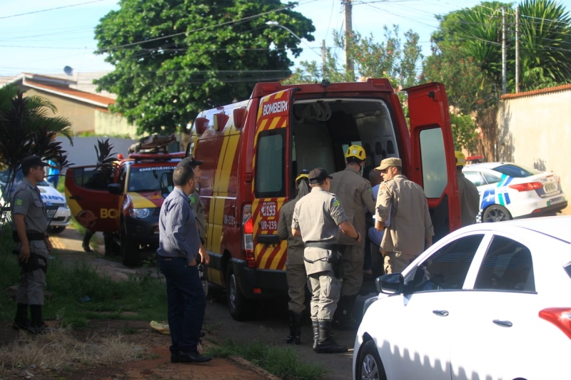 Mãe escondia gravidez e seria responsável por arremessar criança para residência vizinha (Foto: divulgação/Bombeiros)