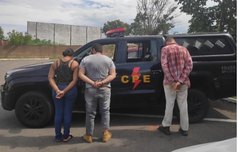 Após a prisão da mãe por tráfico de drogas, crianças foram deixadas com o avô paterno (Foto: Divulgação / PM)