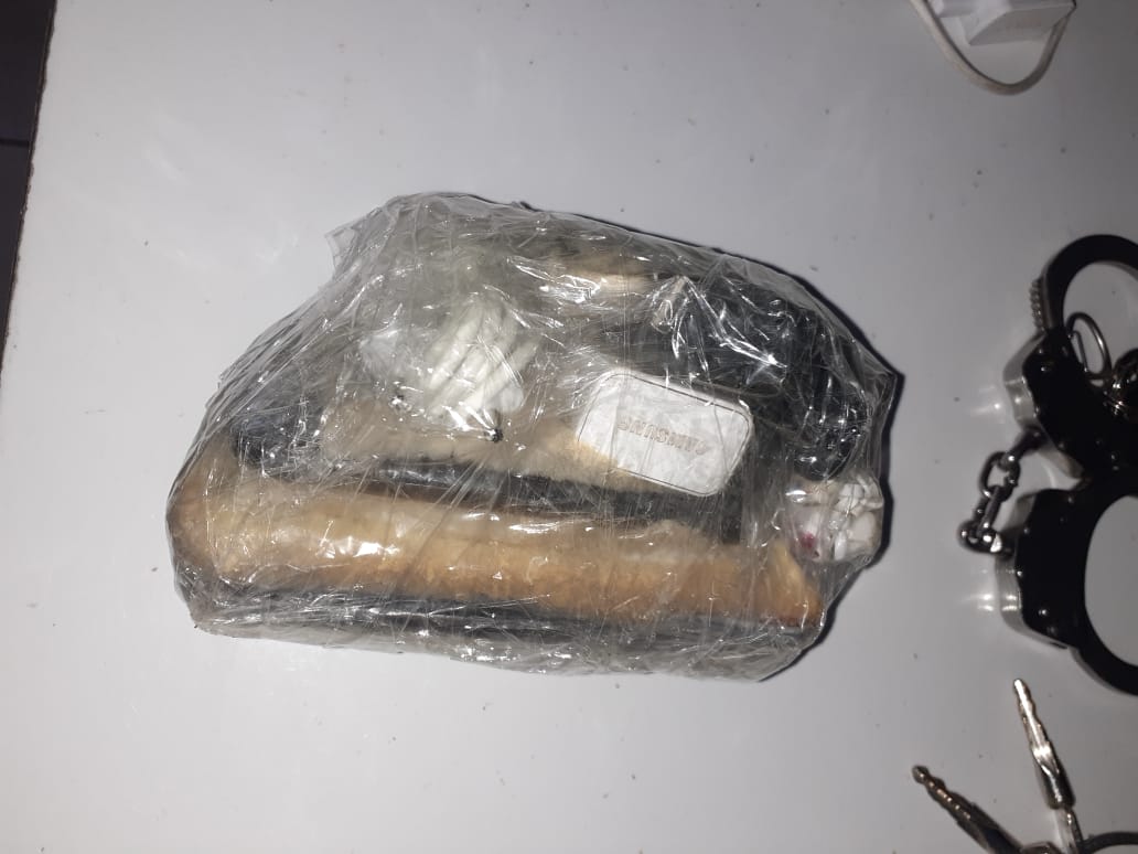 Homem é preso ao tentar arremessar celulares para dentro de presídio, em Águas Lindas