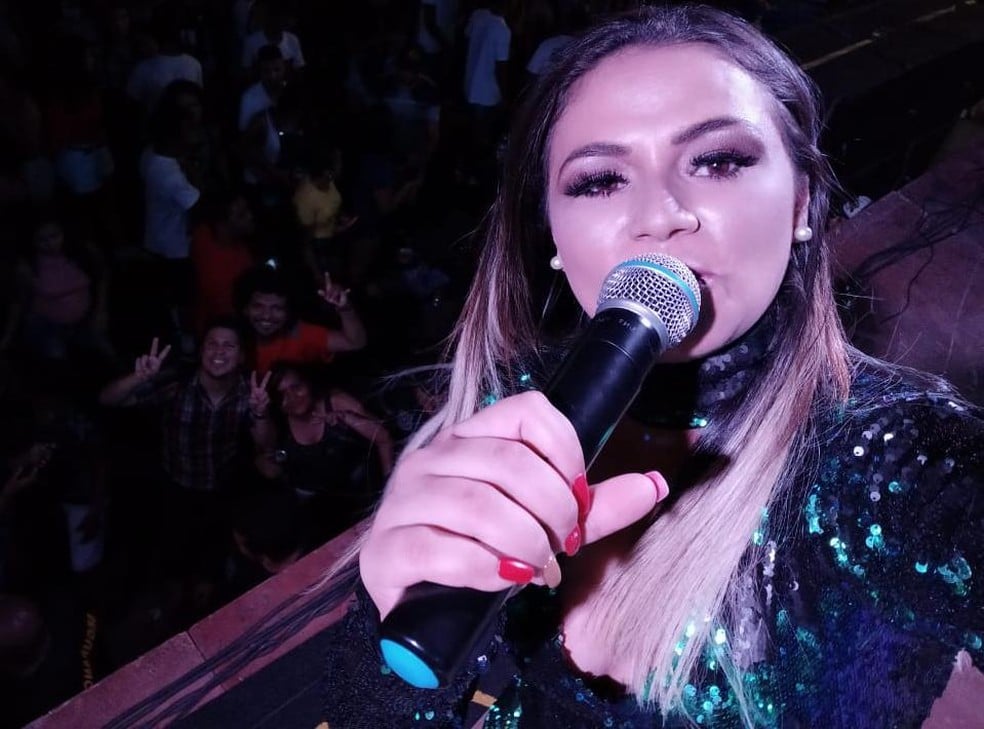 Selfie tirada pela cantora Andreia Ribeiro momentos antes de passar mal (Foto: Arquivo Pessoal/ Renato Alves)