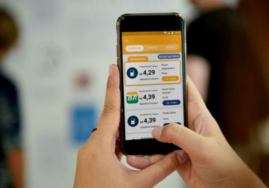 Consumidores de Goiás poderão, a partir de janeiro, acompanhar o preço e a qualidade de combustíveis por meio do aplicativo ANP no posto. (Foto: Reprodução)