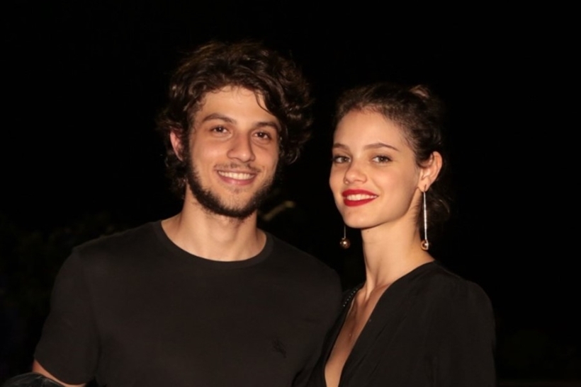 Filha de Laura Neiva e Chay Suede chega de surpresa, e família comemora