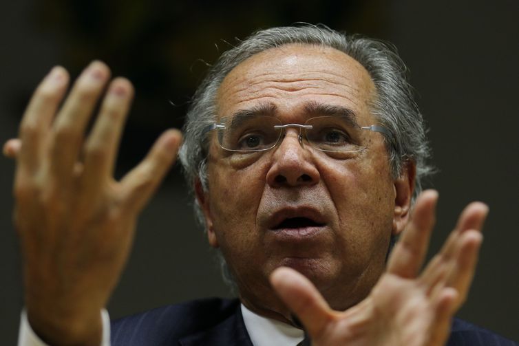 Em ofício ao Congresso, Guedes pede reformas para conter crise