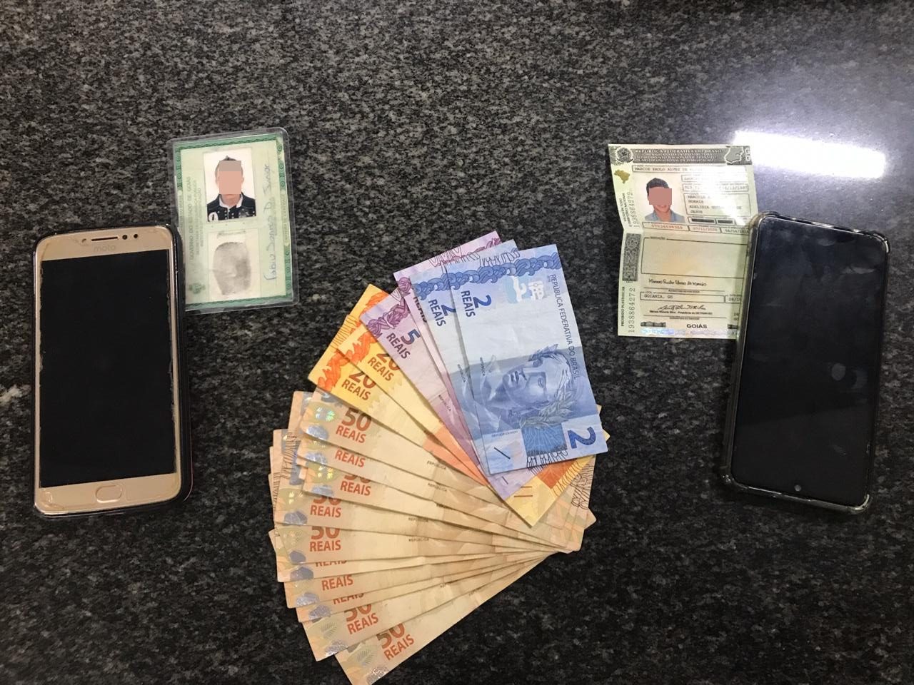 Dois são presos por esquema de fraude online (Foto: PM/ divulgação)