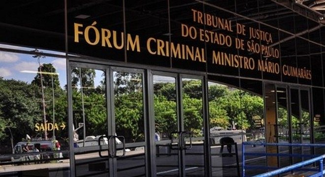 Mulher é presa após tentar esfaquear juíza dentro do Fórum da Barra Funda