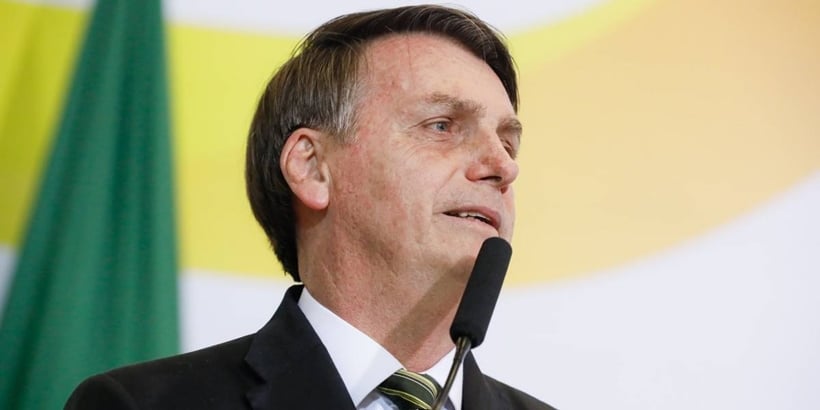 Bolsonaro no FB: devo vetar o 'fundão' e passar por impeachment ou sancionar?