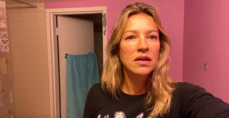 Luana Piovani dá troféu mole do ano ao ex-marido Pedro Scooby