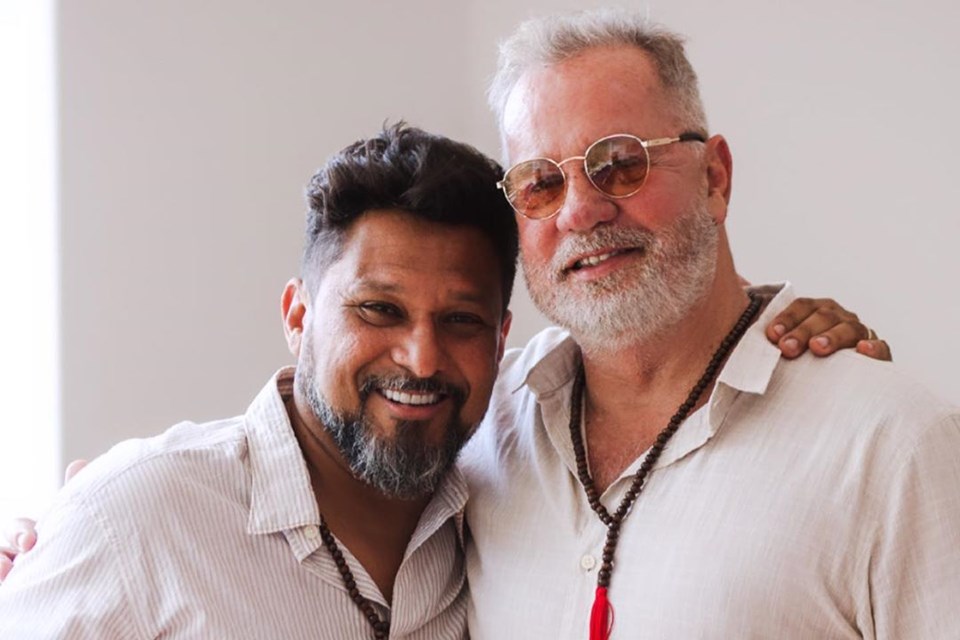 Luiz Fernando Guimarães se casa com namorado após 20 anos de relacionamento