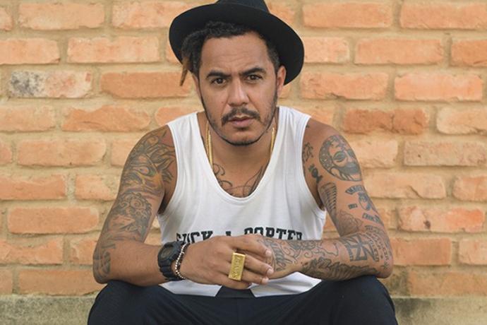 Marcelo D2 vira professor e diz que levará papos com Bezerra da Silva a aulas